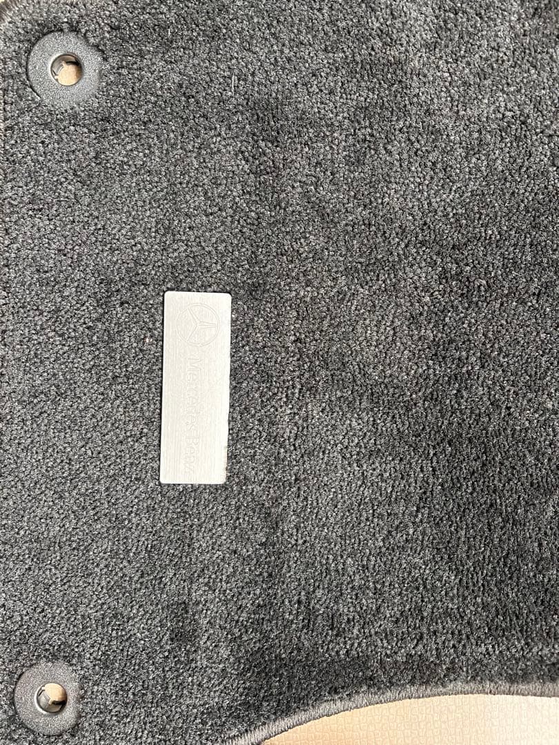 メルセデスベンツC205系フロアマット