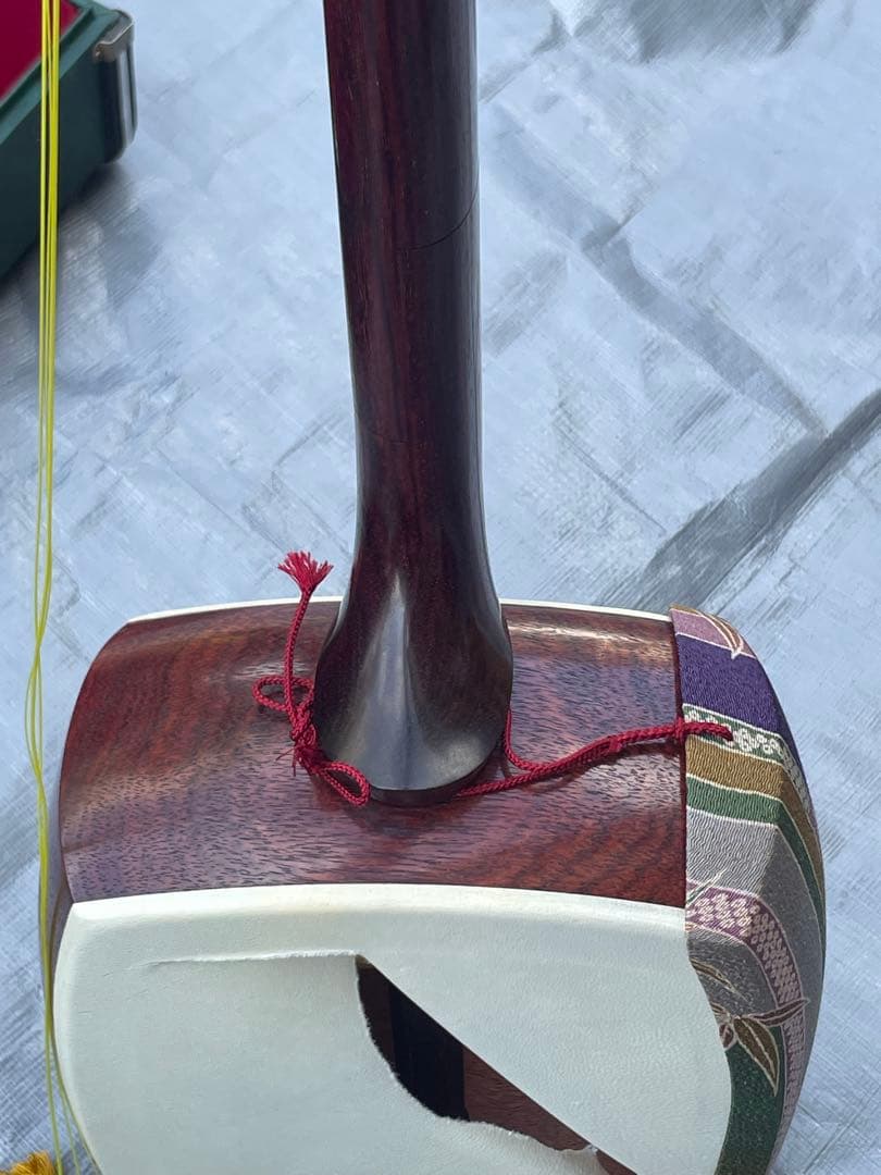 紅木三味線 小唄用 ケース付 付属品一式 現状品