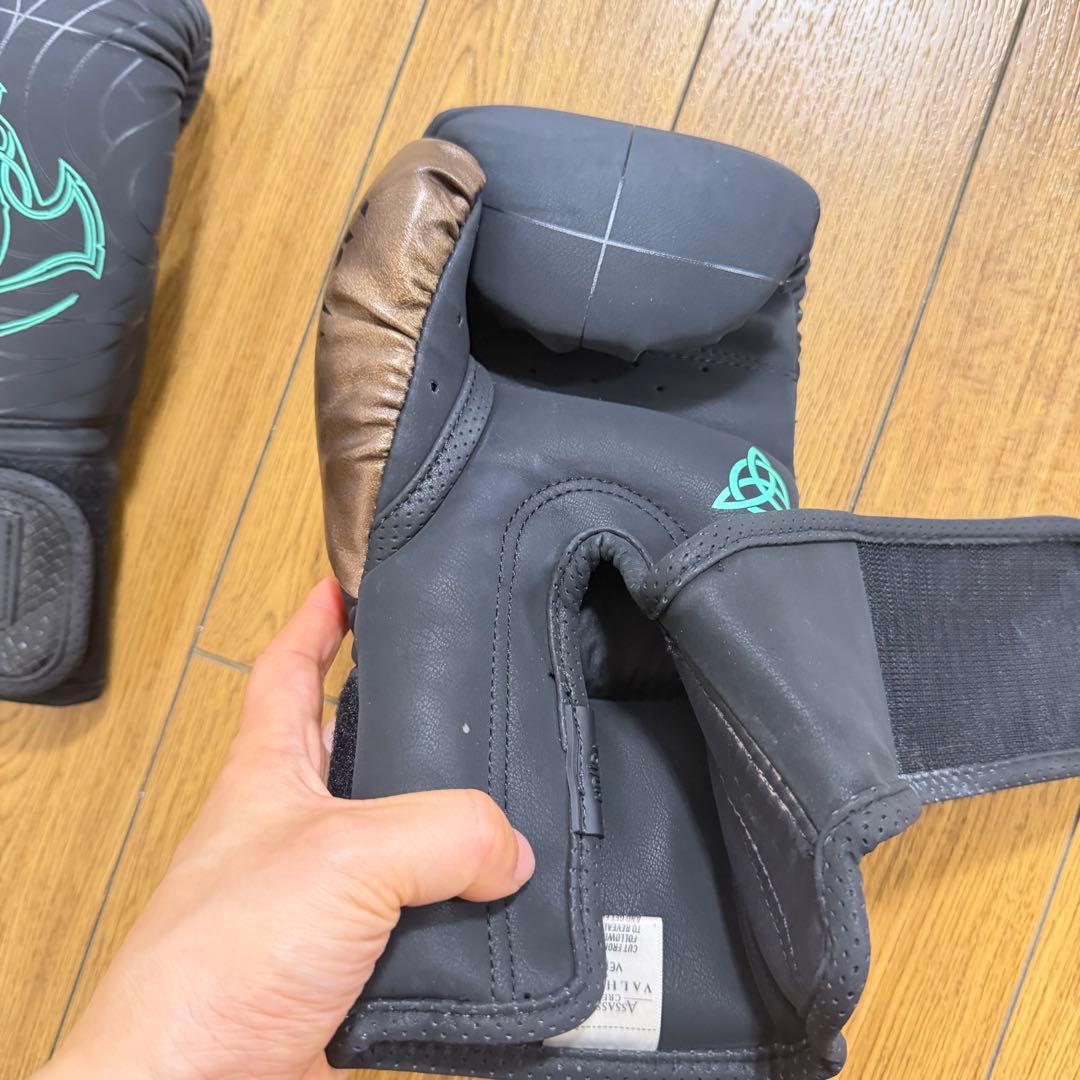 激レア Venum アサシンクリード ボクシンググローブ