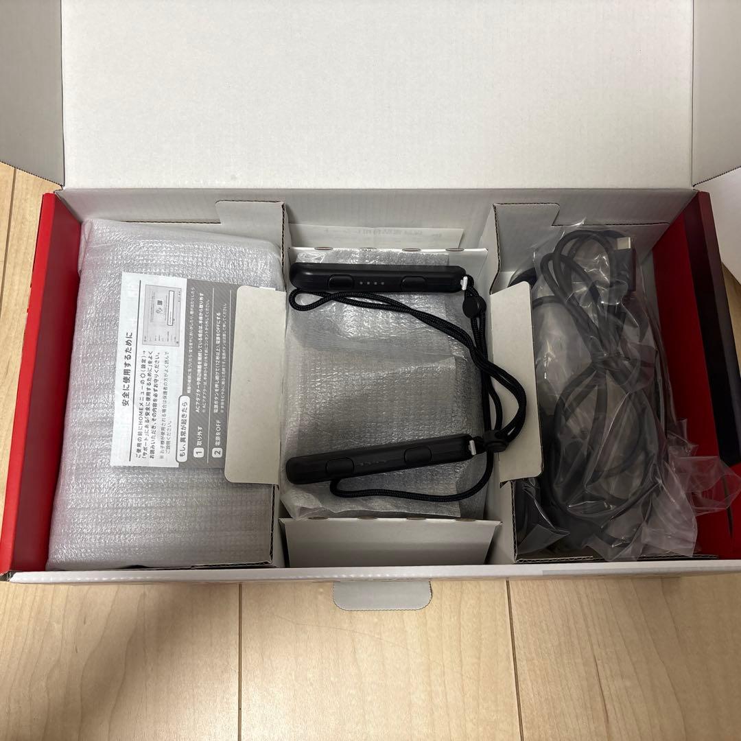 Switch Nintendo Switch (SDカード64GB付)