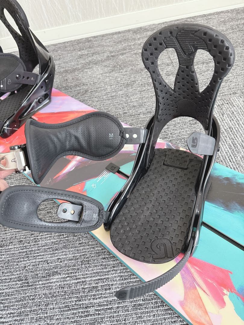 32美品❗️超豪華❗️バートン レディース スノーボードセット★141cm+ビン付