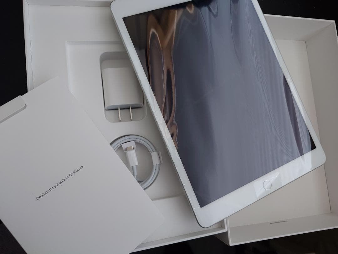 【未使用】IPAD 第8世代10.2インチ Cellular 32GBシルバー