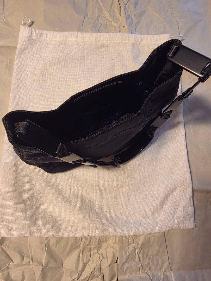 PRADA ブラックナイロンショルダーバッグ　プラチェーン　黒