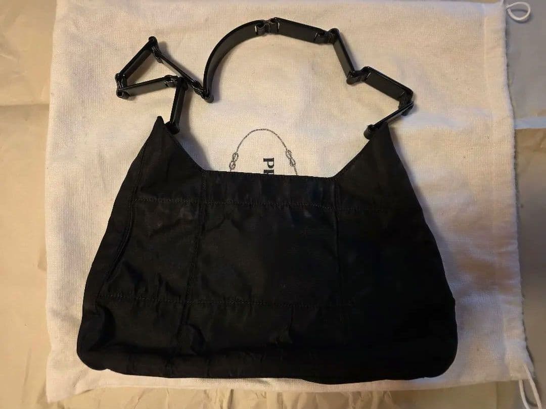 PRADA ブラックナイロンショルダーバッグ　プラチェーン　黒