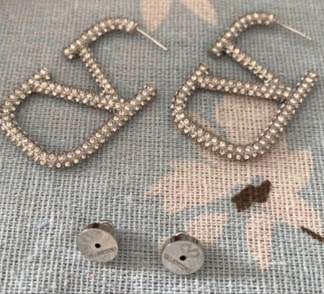 美品⭐︎VALENTINO Vロゴ シルバー クリスタル ピアス　ヴァレンティノ