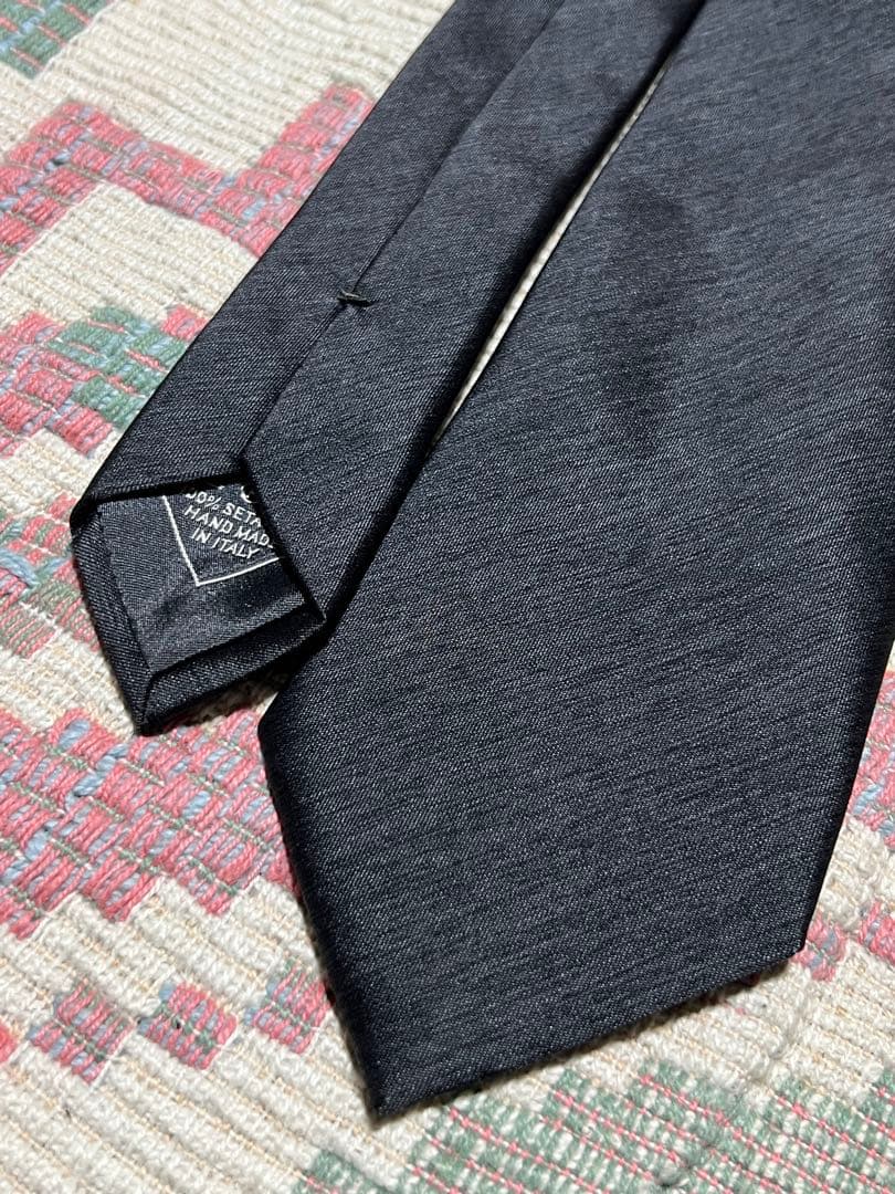 美品 Brioniグレーソリッドネクタイ ブリオーニ シルク100%