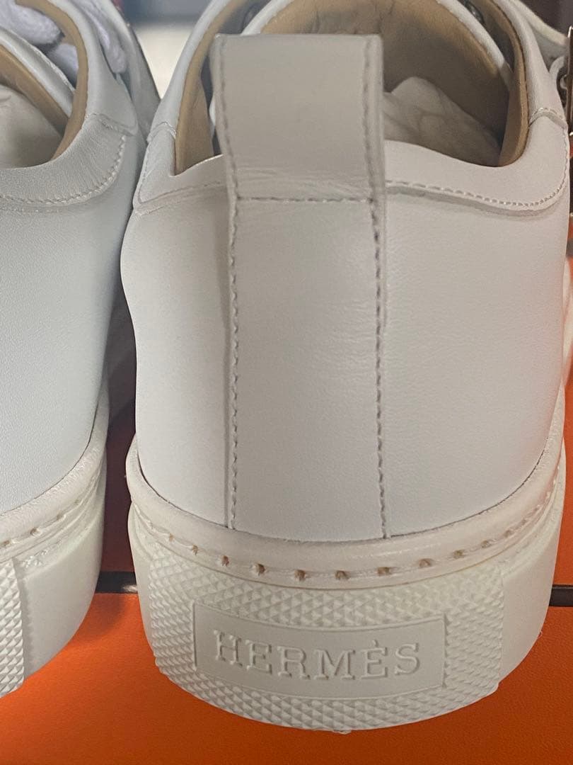 HERMES ホワイトレザー スタッズスニーカー