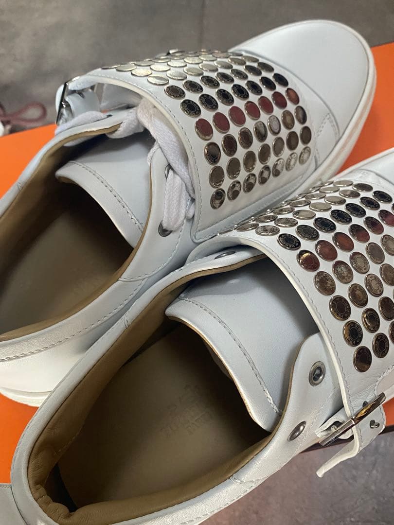 HERMES ホワイトレザー スタッズスニーカー
