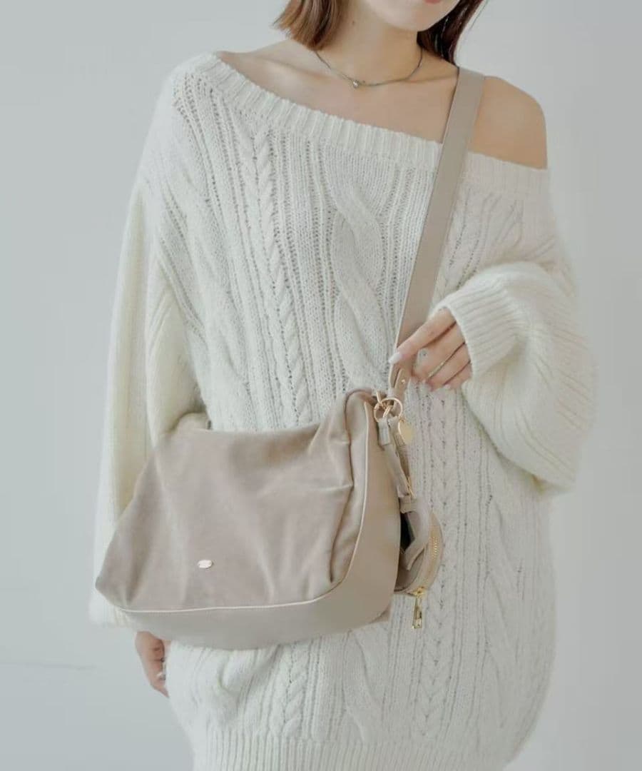 むむ•*Chico ポーチチャーム付きスエードコンビボストンバッグ