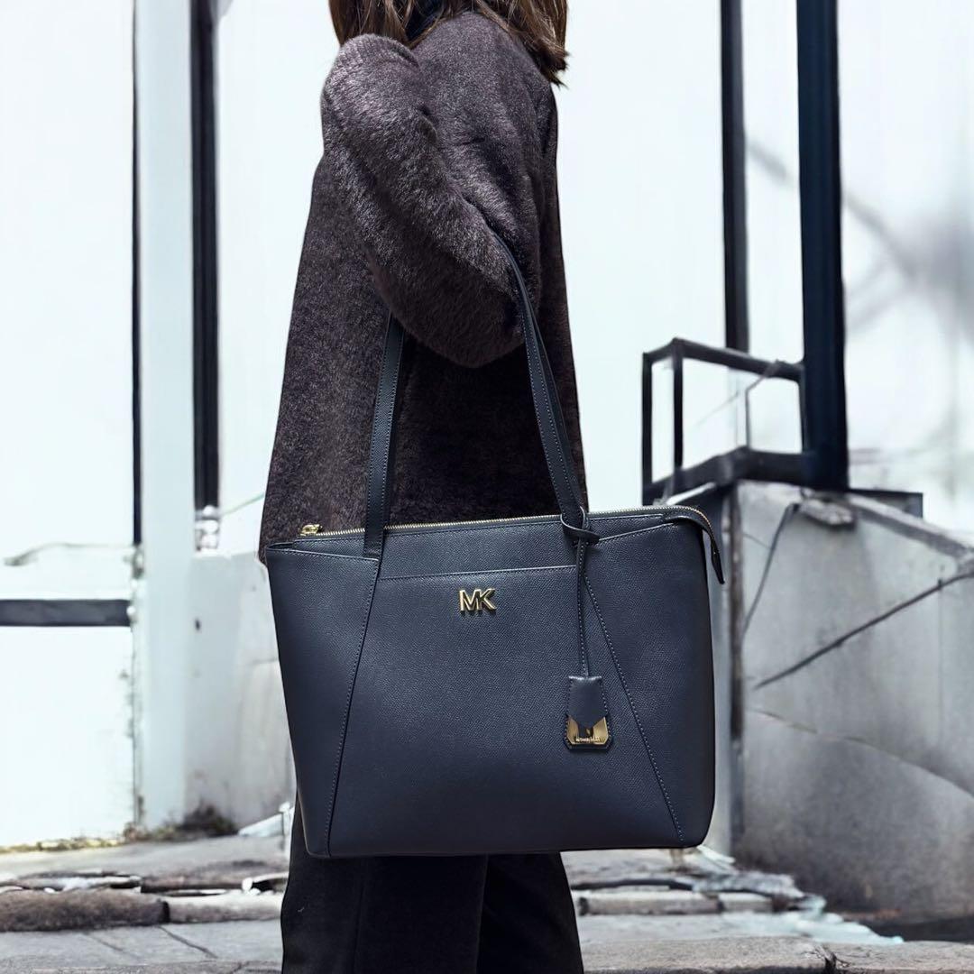 超美品✨マイケルコース　トートバッグ　ショルダーバッグ　A4可能　自立可能