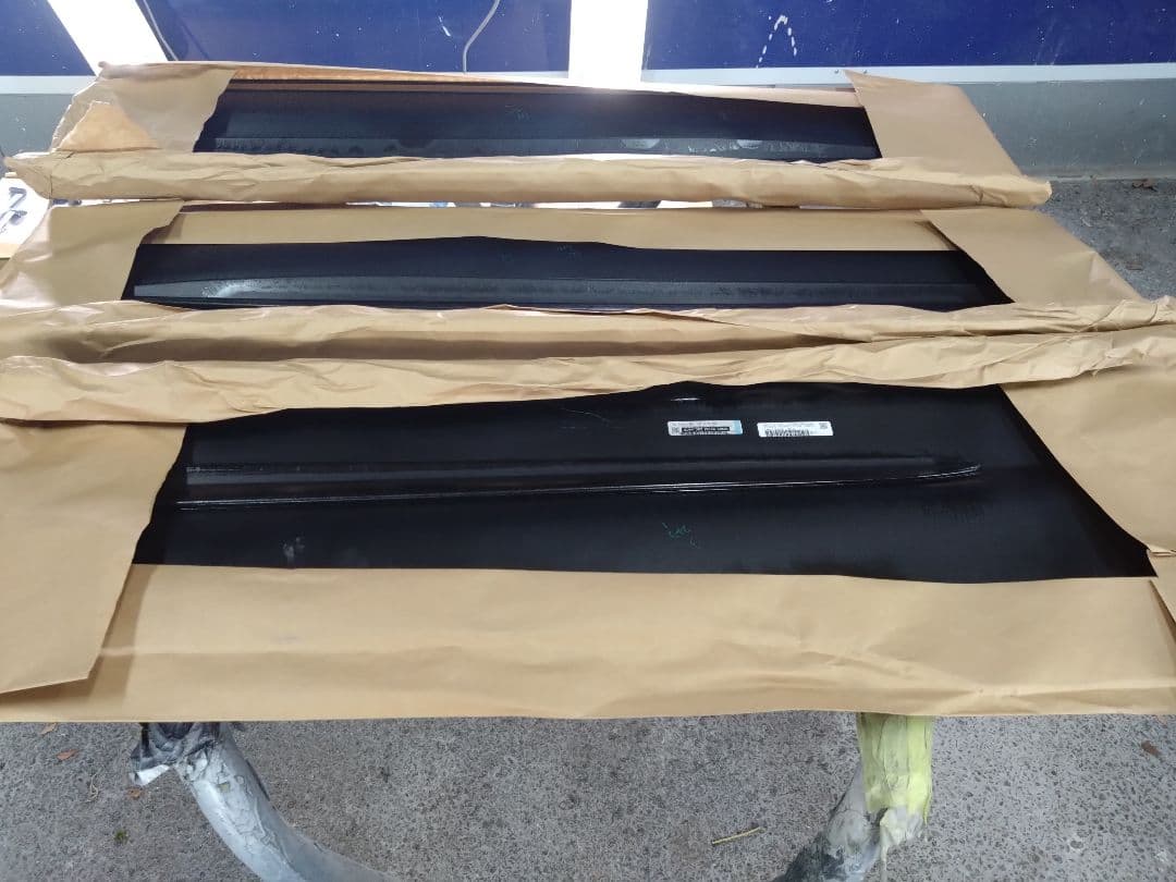 トヨタ30アルファード新品モデリスタサイドスカート右側面、左スライド、リア