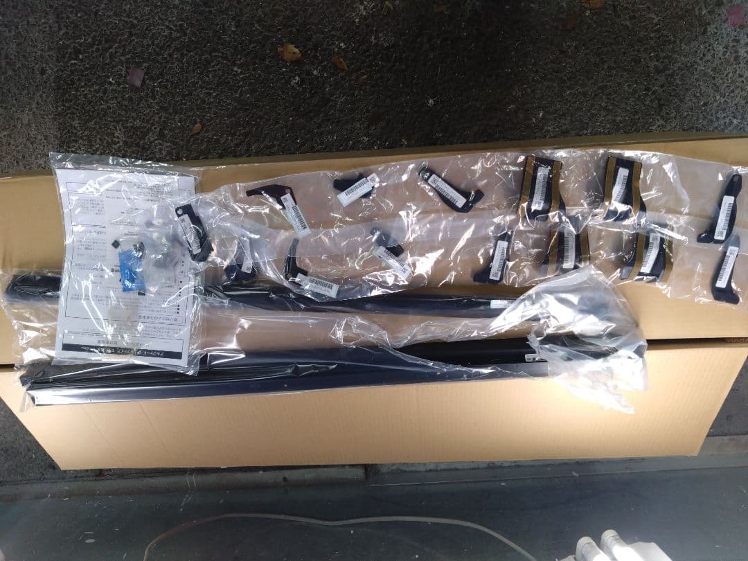 トヨタ30アルファード新品モデリスタサイドスカート右側面、左スライド、リア