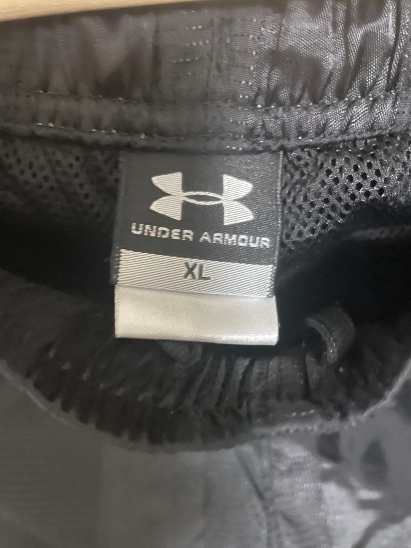 Under Armour ウインドブレーカー上下セット ブラック/ゴールド　XL
