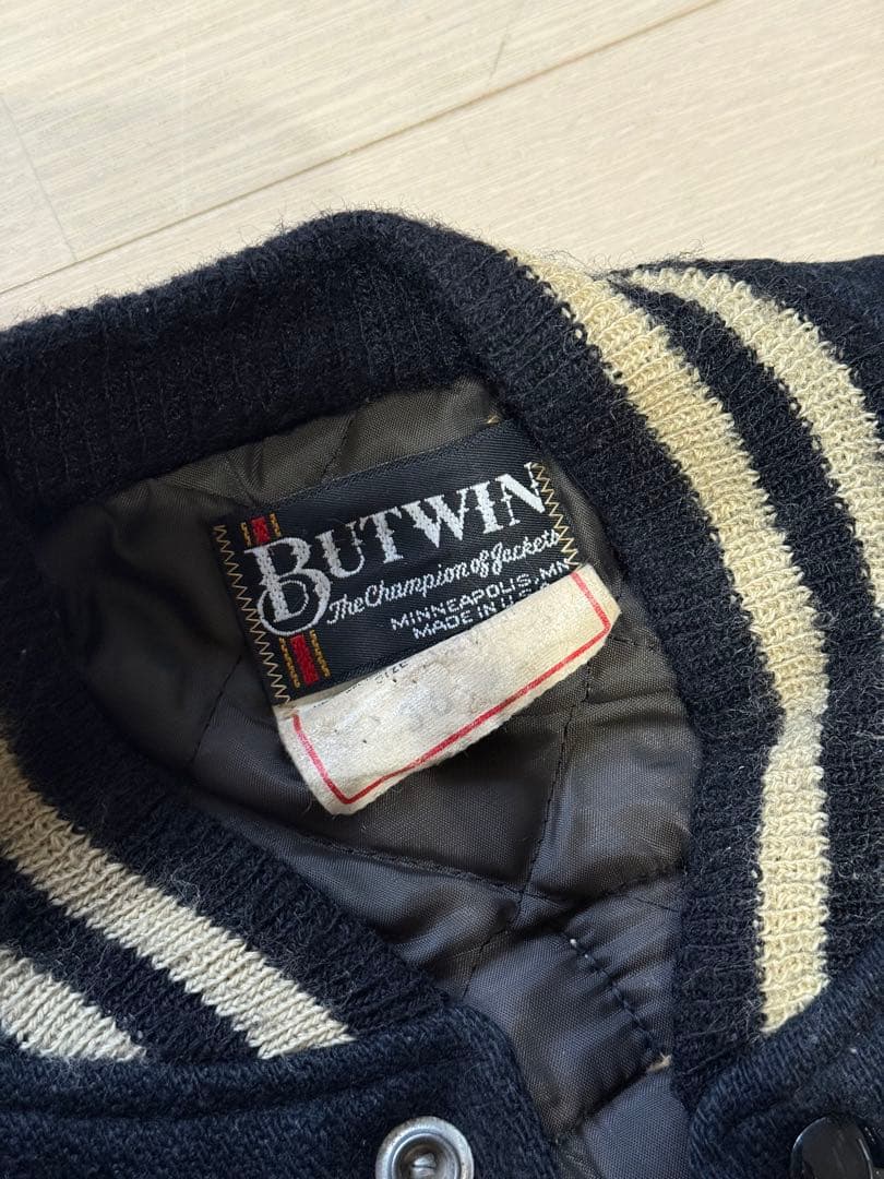 【BUT WIN】　レザー　スタジャン 黒　古着　36サイズ