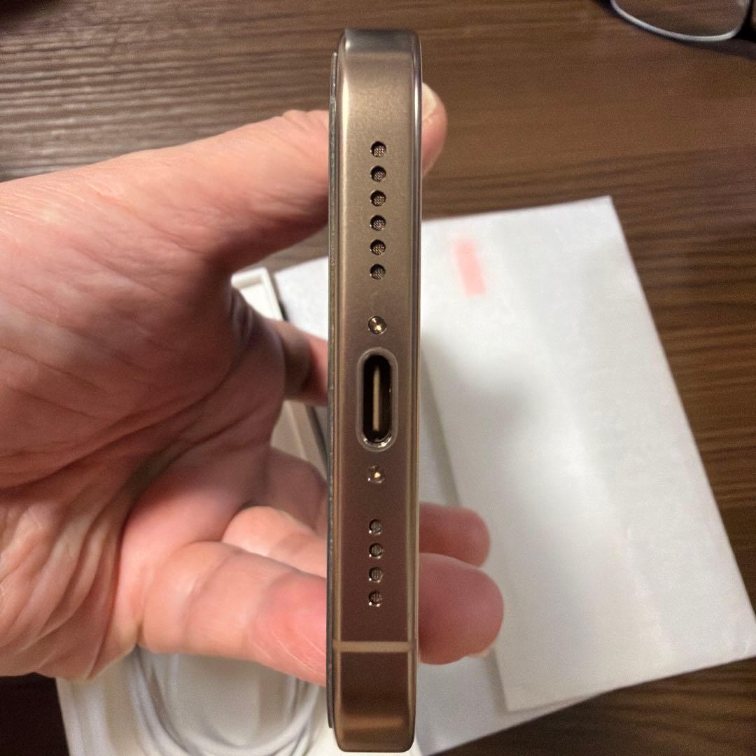 美品iPhone 16 Pro Maxデザート256 GB バッテリー98%