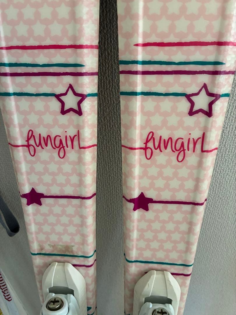 ロシニョールキッズ用fun girlのスキー板、ポール、ブーツの3点セット