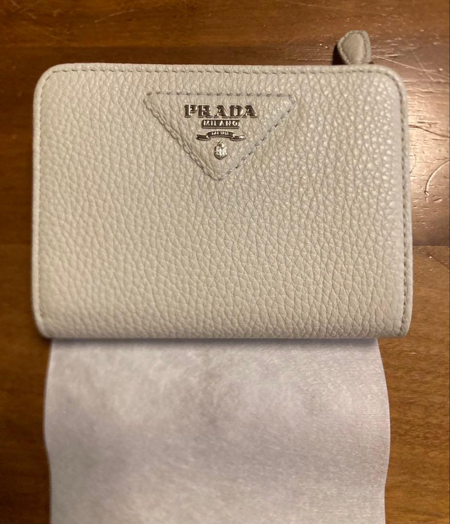 【新品未使用】PRADA 二つ折り財布 ホワイト