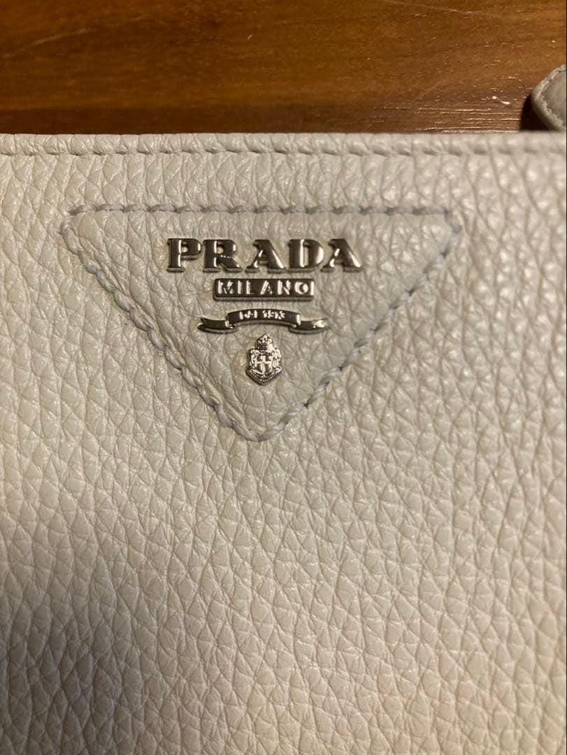 【新品未使用】PRADA 二つ折り財布 ホワイト