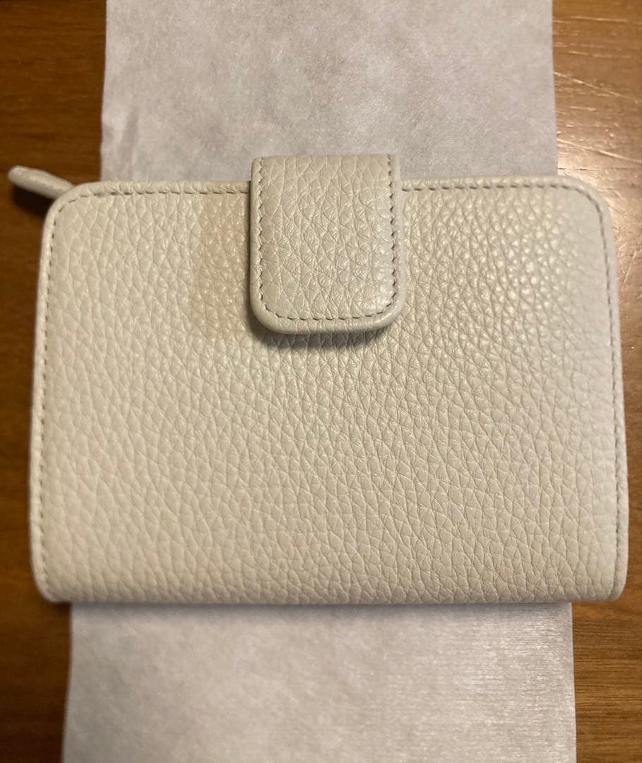 【新品未使用】PRADA 二つ折り財布 ホワイト