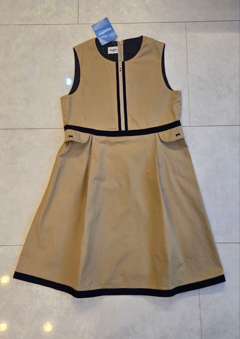 《新品タグ》familiar（ファミリア）ネイビー切替ワンピース、サイズ120