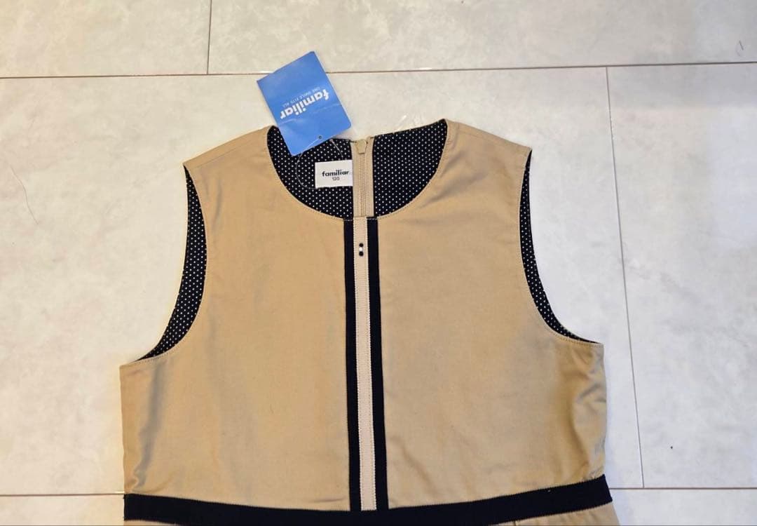 《新品タグ》familiar（ファミリア）ネイビー切替ワンピース、サイズ120