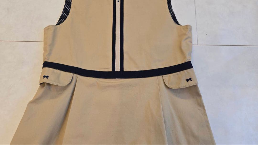 《新品タグ》familiar（ファミリア）ネイビー切替ワンピース、サイズ120