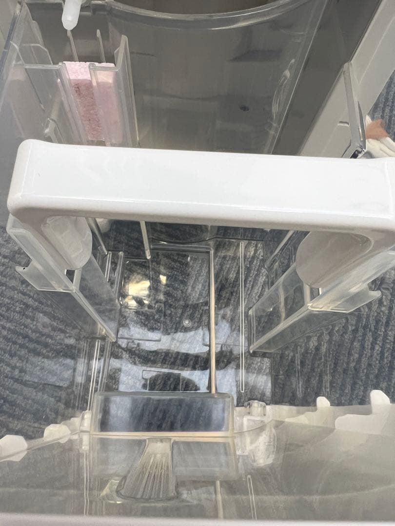 【ほぼ新品】シャープ 冷風衣類乾燥除湿機 CM-R100-W