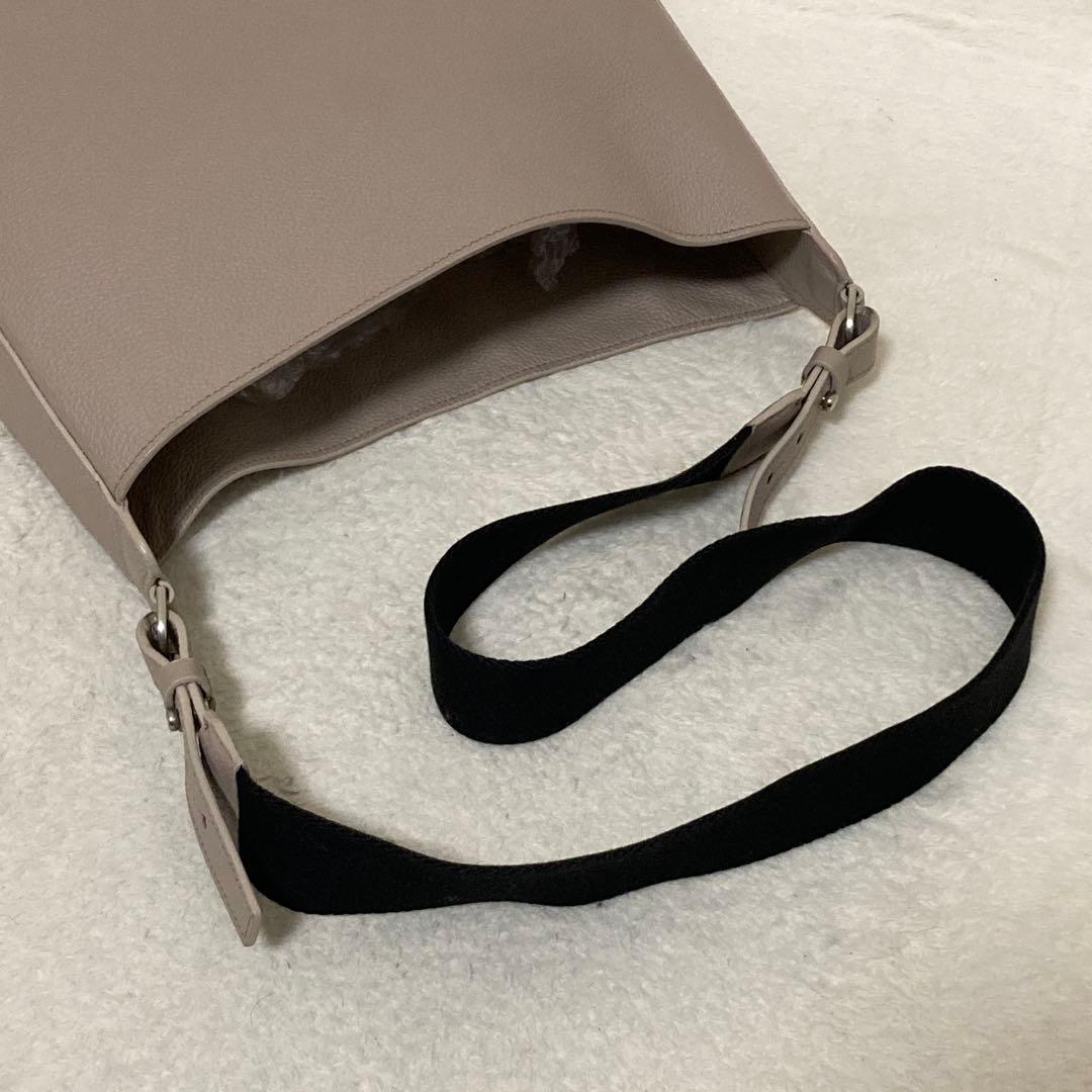 極美品 IL BISONTE イルビゾンテ ショルダーバッグ フィフティ