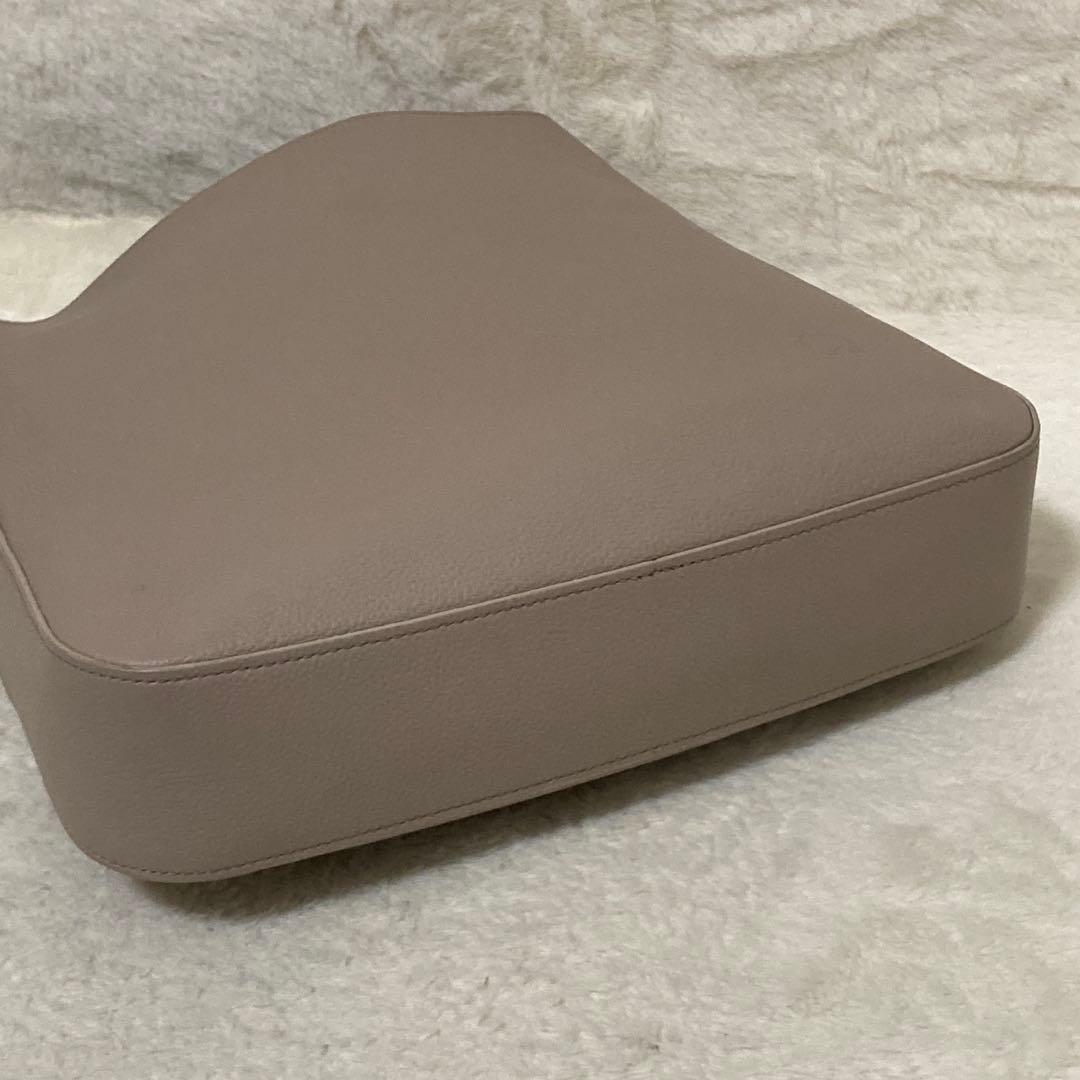 極美品 IL BISONTE イルビゾンテ ショルダーバッグ フィフティ