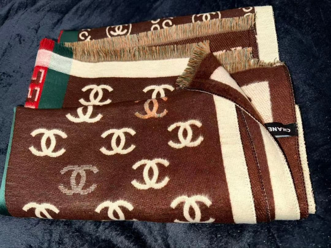 CHANEL ロゴ入り大判ストールマフラー