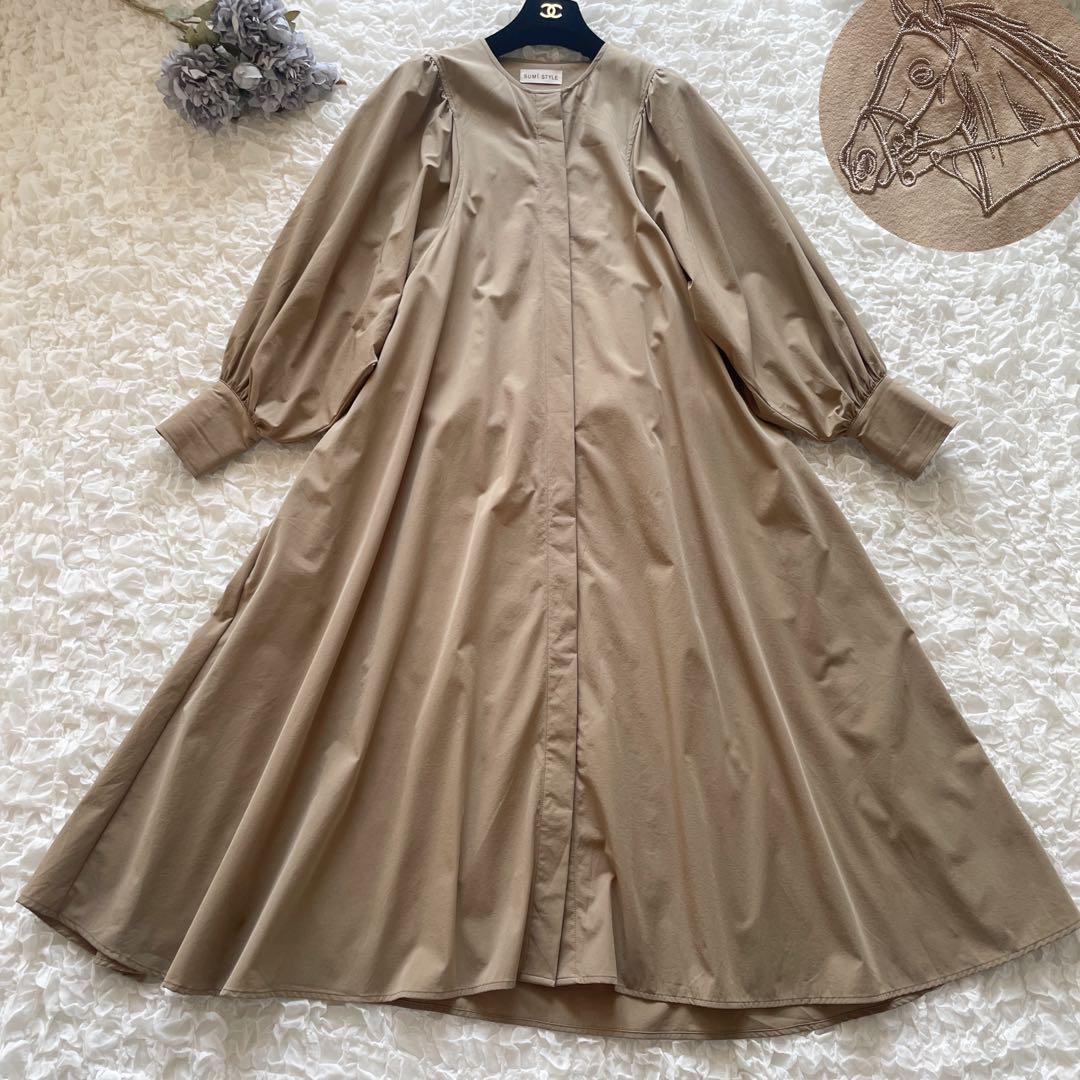 SUM1 STYLE/スミ スタイル　馬刺繍ワンピースコート　ベージュ　ホース