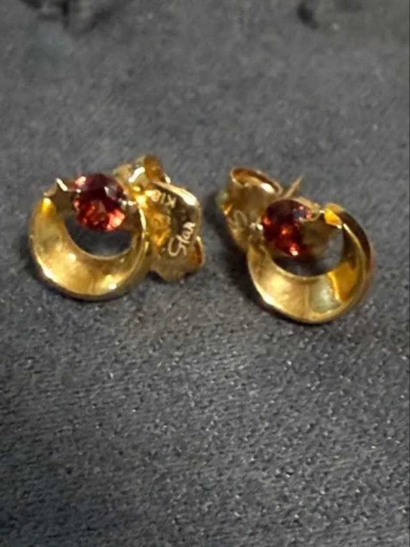 スタージュエリー　ピアス　ガーネット