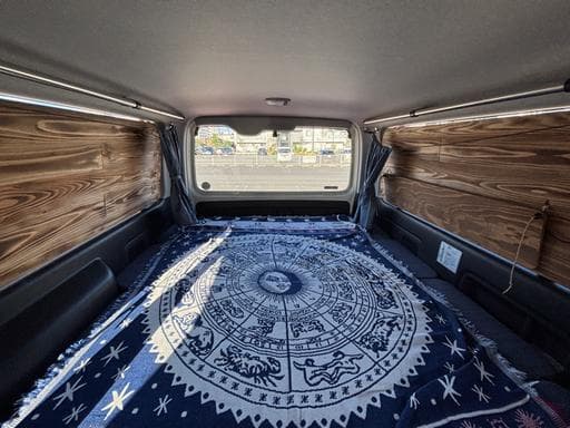 木目が美しい　ハイエース200系スーパーGL等　ウインドウパネル　車中泊