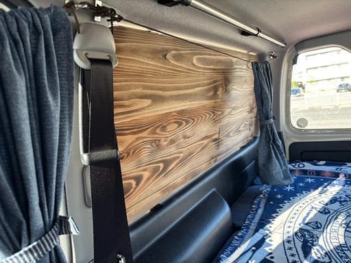 木目が美しい　ハイエース200系スーパーGL等　ウインドウパネル　車中泊