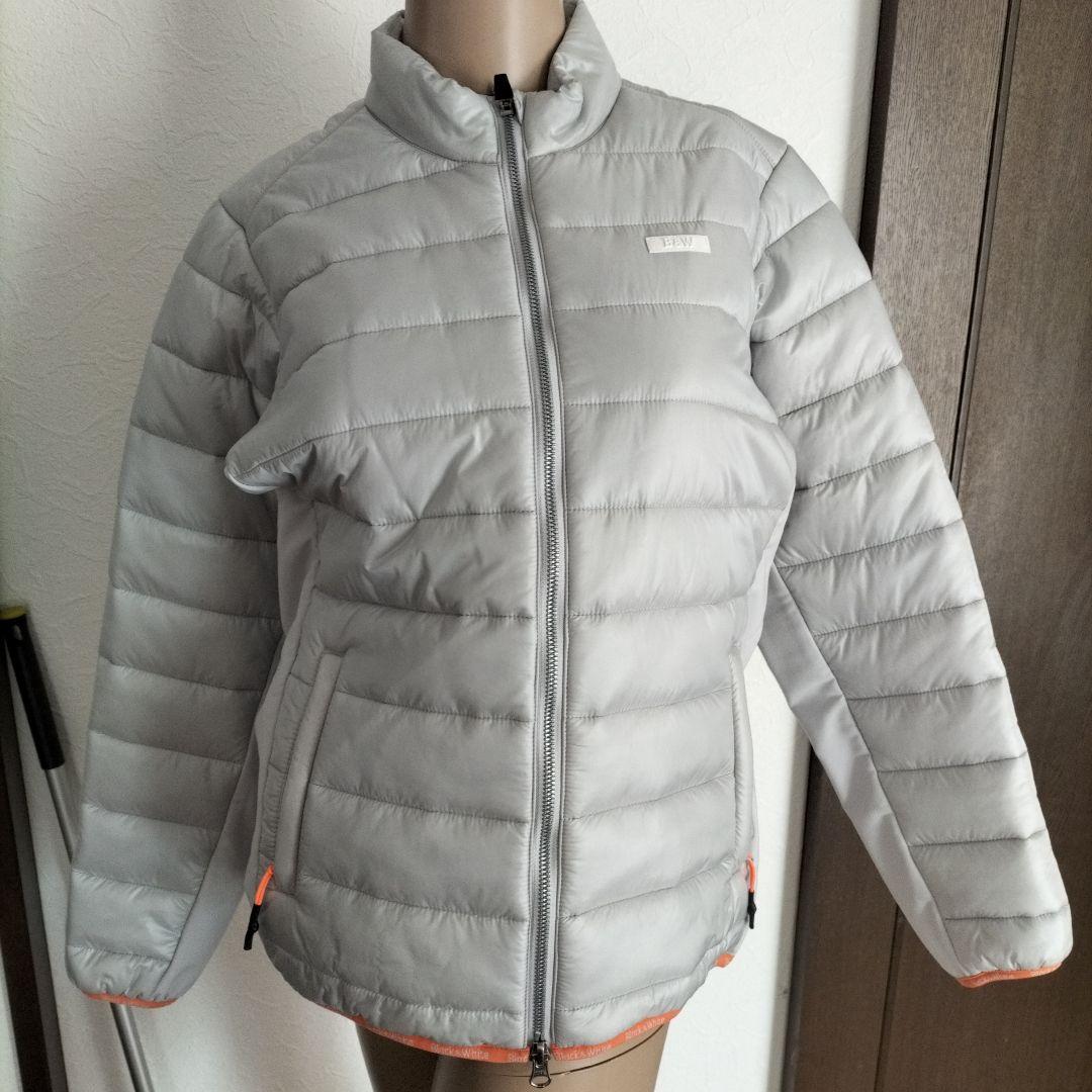 一度使用のみブラック&ホワイトグレー ダウンジャケット