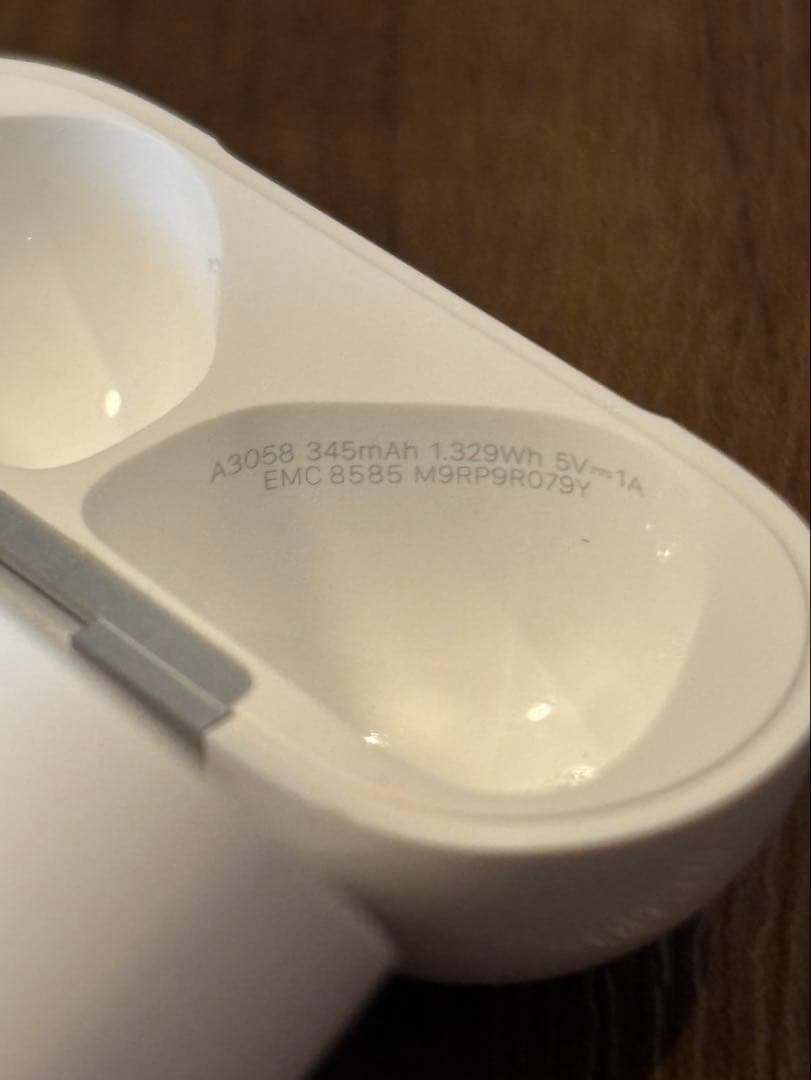 み　　AirPods4 ノイキャン無し