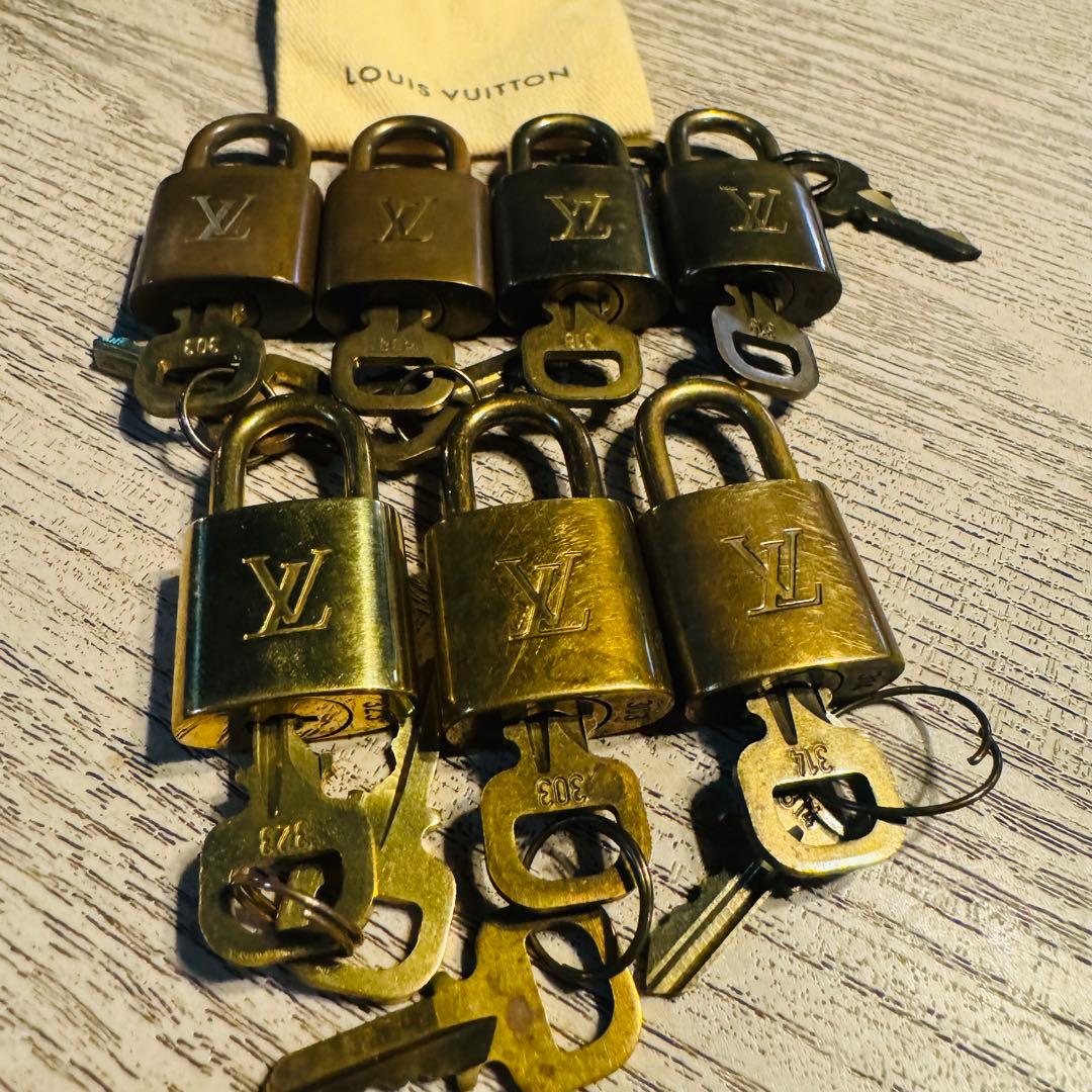 ルイヴィトン　カデナ　鍵　7点　セット 保存袋付