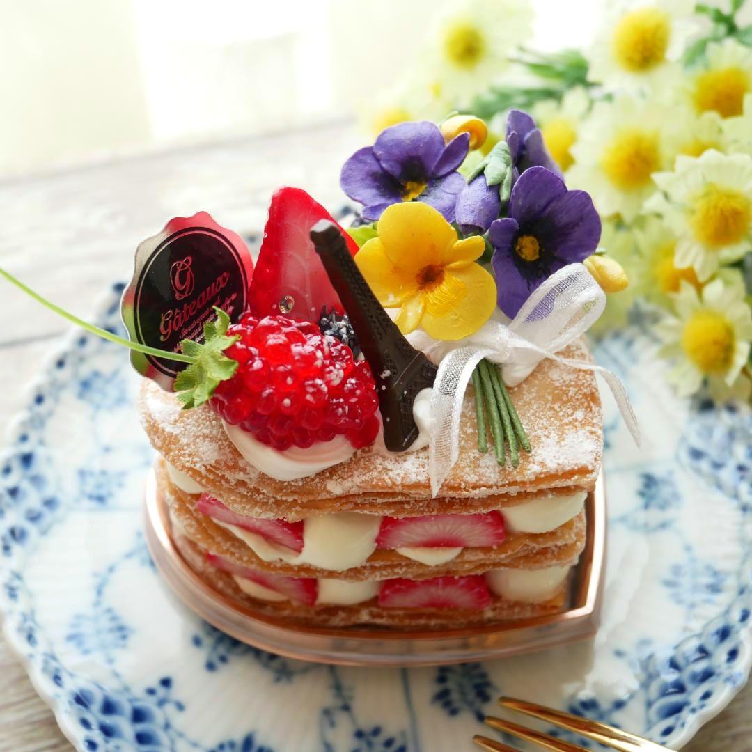 【＊さおり＊様】フェイクスイーツ◆菫ブーケ飾♬ハート型♡パリパリ苺のミルフィーユ