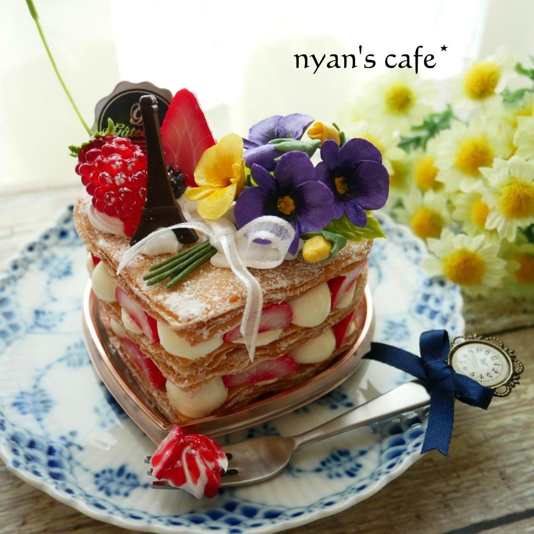 【＊さおり＊様】フェイクスイーツ◆菫ブーケ飾♬ハート型♡パリパリ苺のミルフィーユ