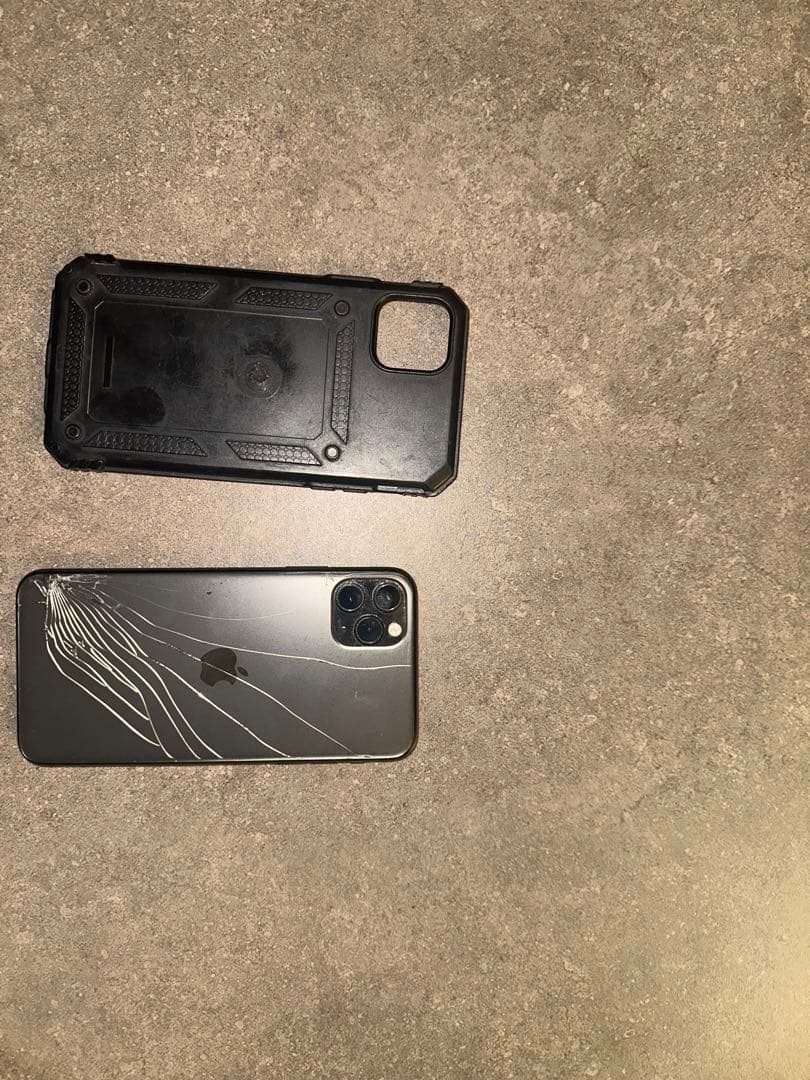 iPhone 11 PRO MAX 256gb caseついてます！