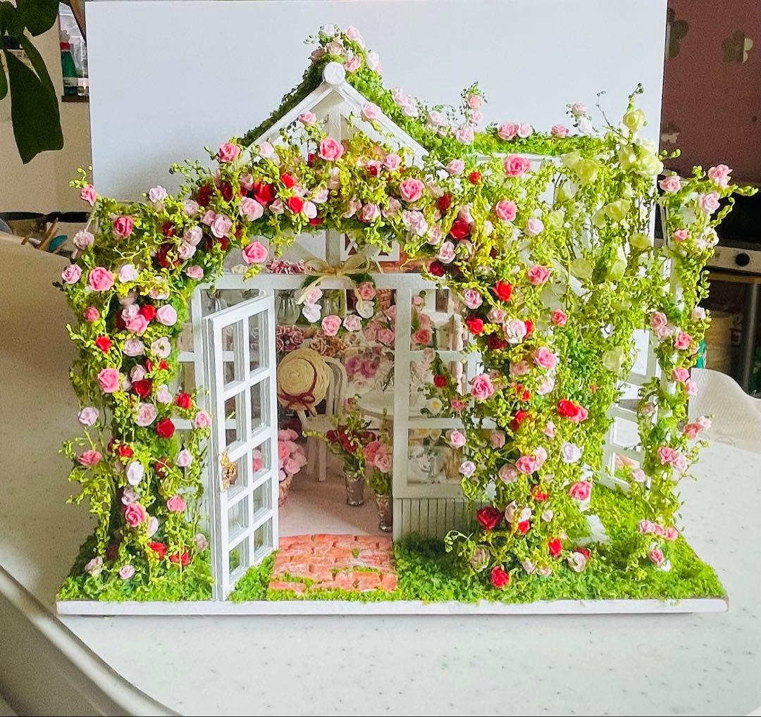 ミニチュアドールハウス大きな薔薇のアーチのローズガーデン イングリッシュガーデン