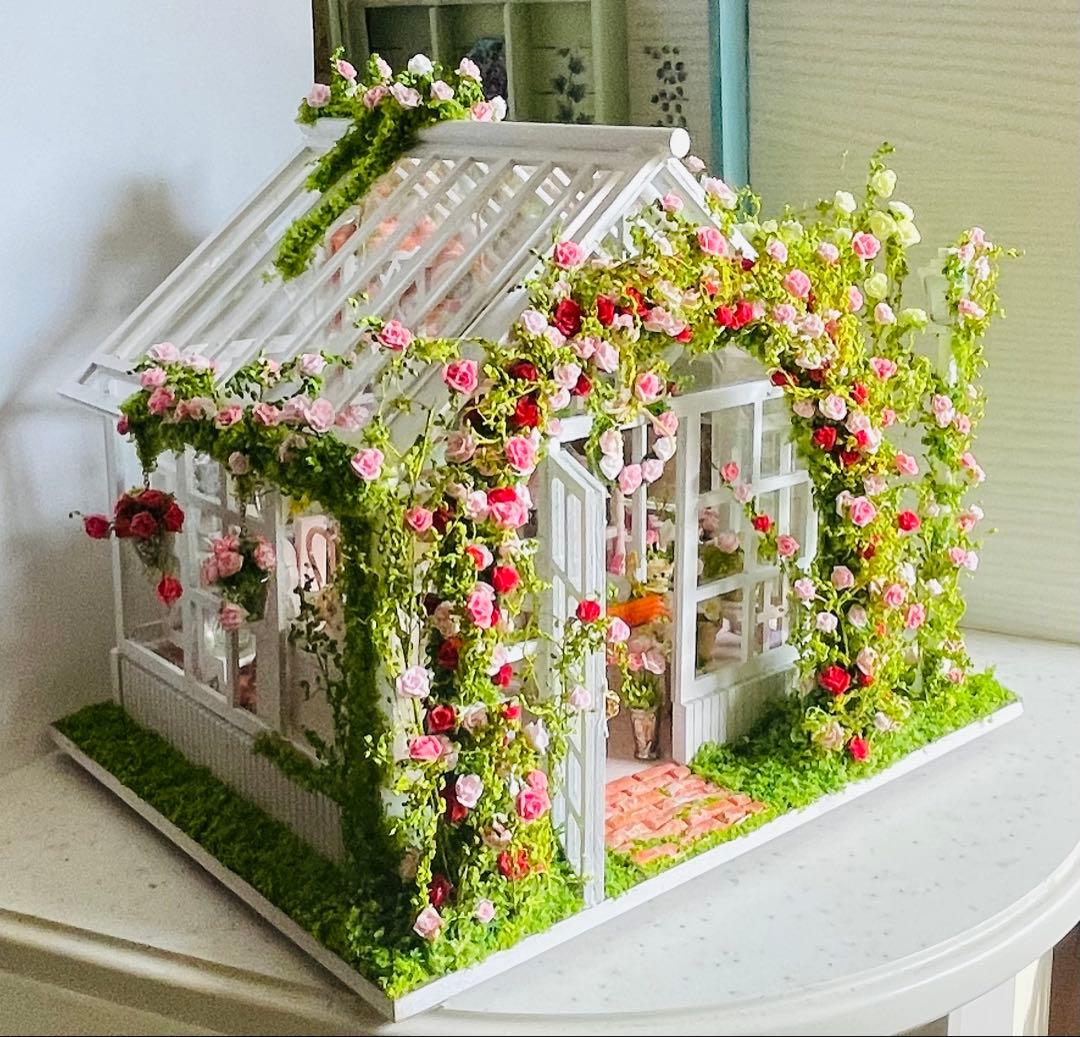 ミニチュアドールハウス大きな薔薇のアーチのローズガーデン イングリッシュガーデン