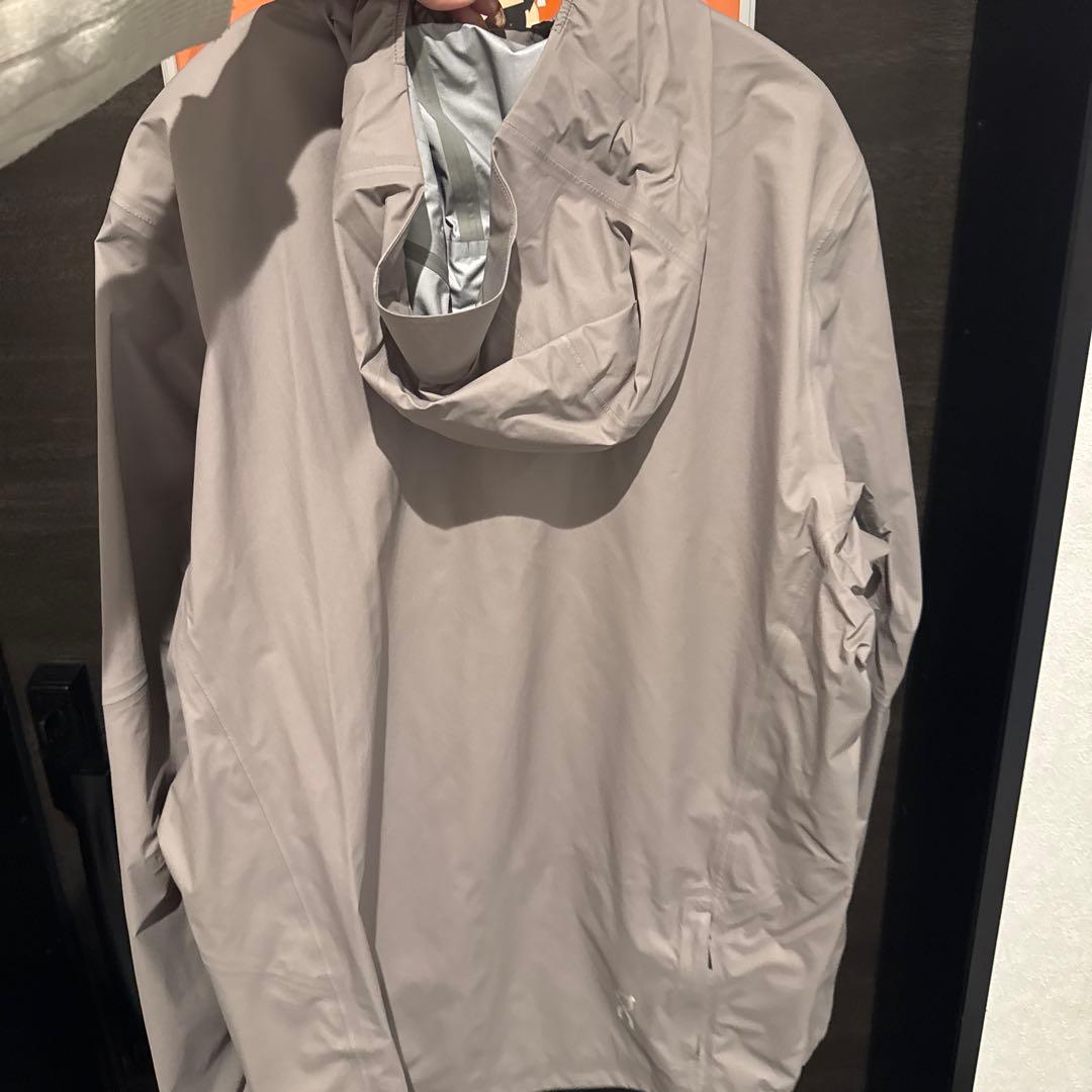 on ウィンドブレーカー M グレー