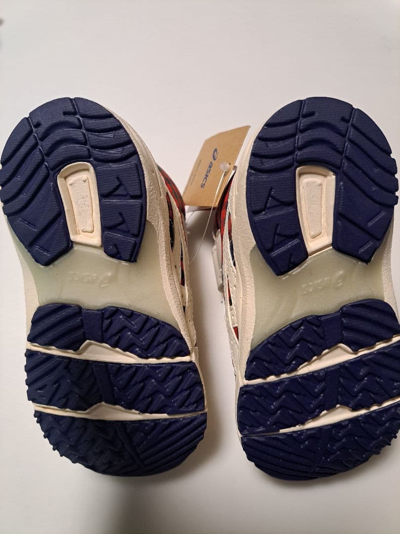 asics　ファミリア ベビーシューズ ホワイト/チェック