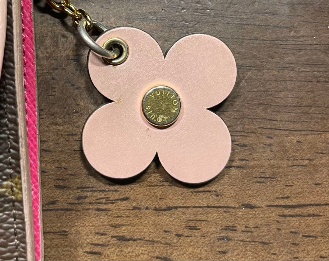 LOUIS VUITTON モノグラム長財布　ポルトフォイユエミリー フラワー