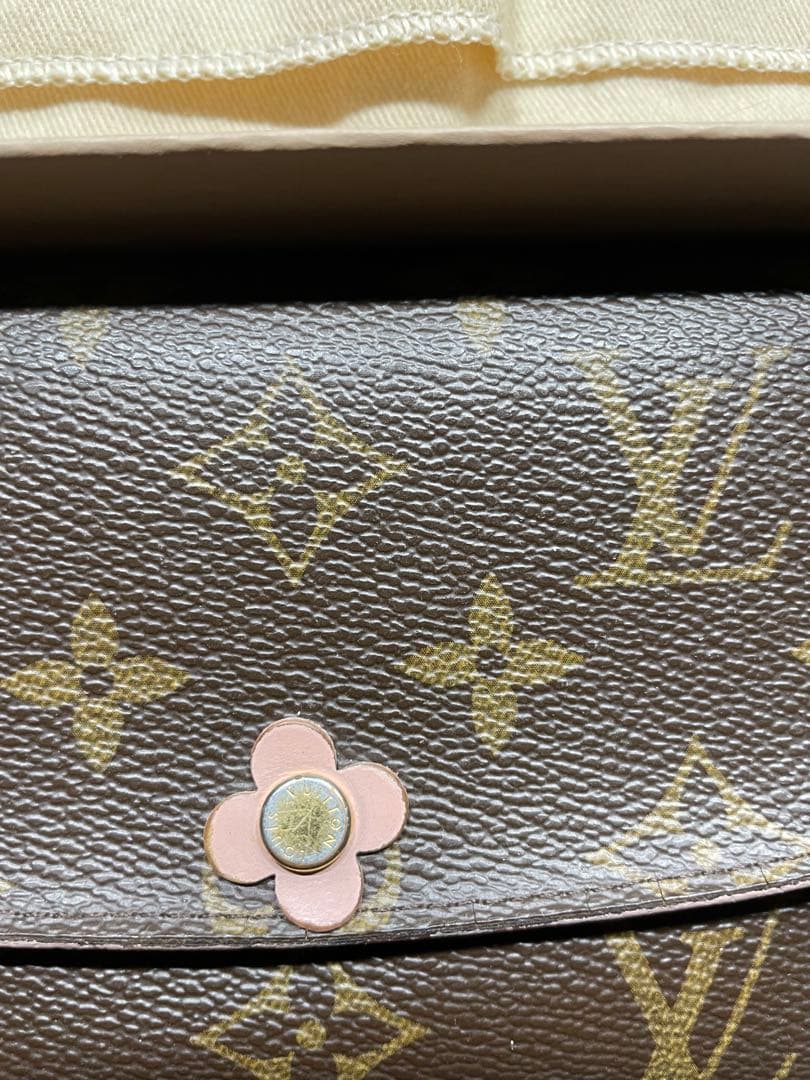 LOUIS VUITTON モノグラム長財布　ポルトフォイユエミリー フラワー