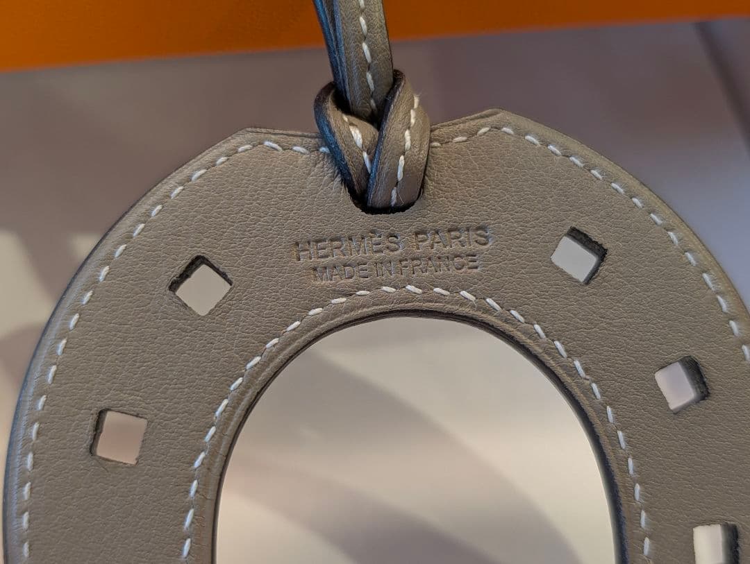 期間限定お値引き新品未使用✨️HERMES パドック チャーム グリアスファルト