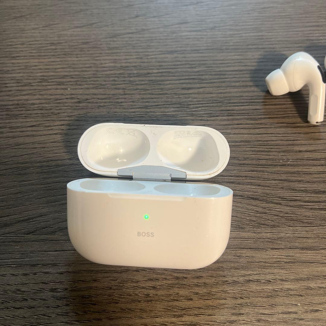 な*ん様 AirPods Pro 2世代ホワイト BOSSロゴ付き