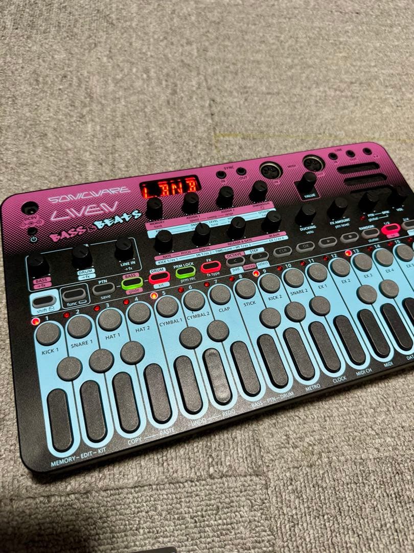 Sonicware Liven BASS&BEATSシンセサイザー