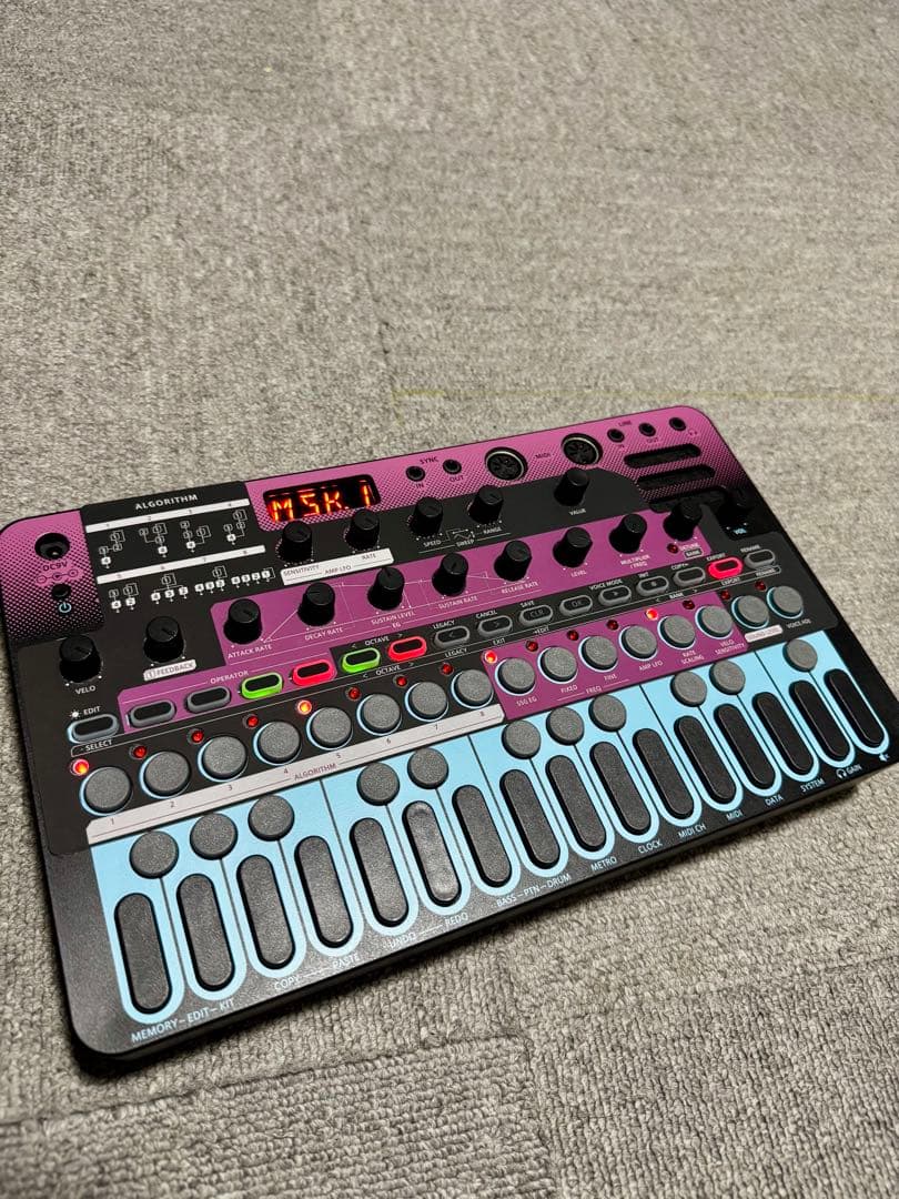 Sonicware Liven BASS&BEATSシンセサイザー